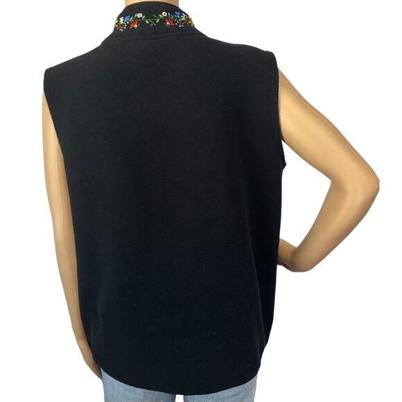 2/$15 Talbots Floral Embroidered Fleece Vest Black Zip Up Sleeveless Size M - Picture 5 of 10